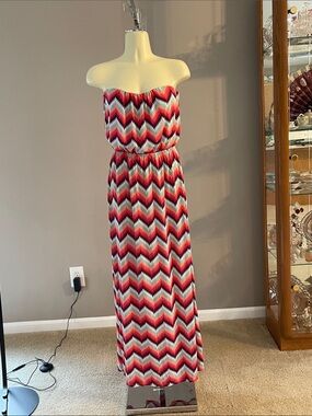 Trixxi Strapless Chevron Maxi Dress EUC